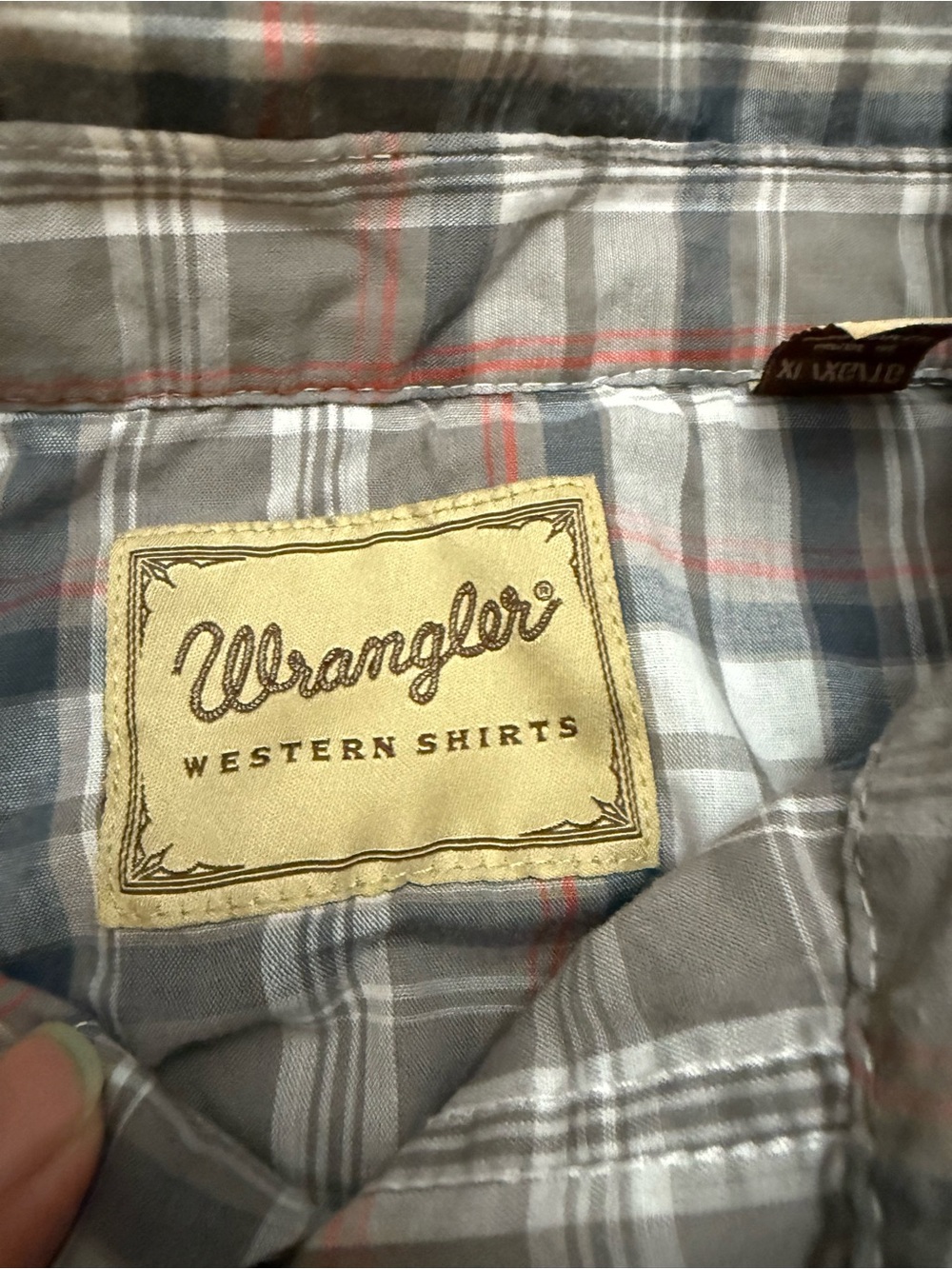Wrangler Men's Plaid Button-Down Shirt in Gray and Brown Pearl Snapped - Picture 2 of 6